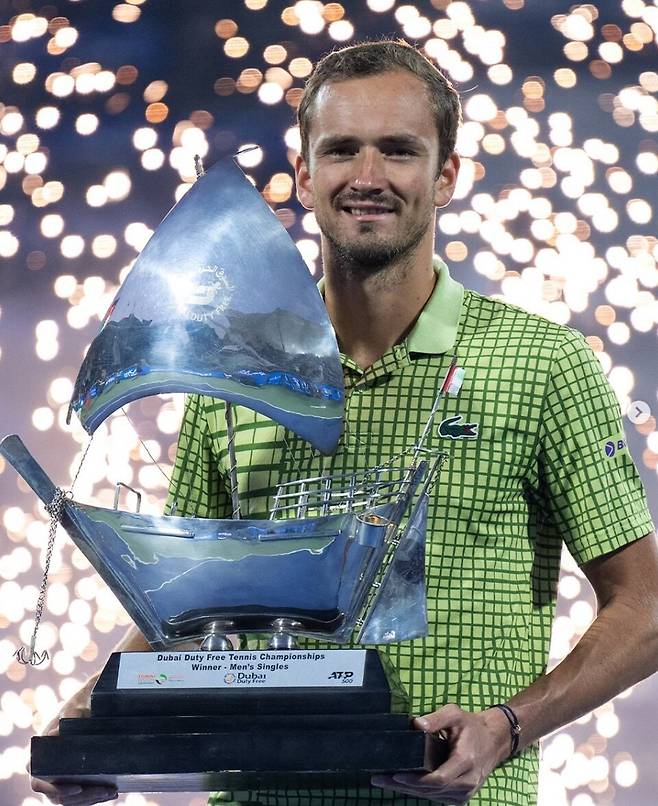 결승전을 치르지 못하고 두바이 ATP 500에서 우승한 다닐 메드베데프. 사진 대회본부 SNS