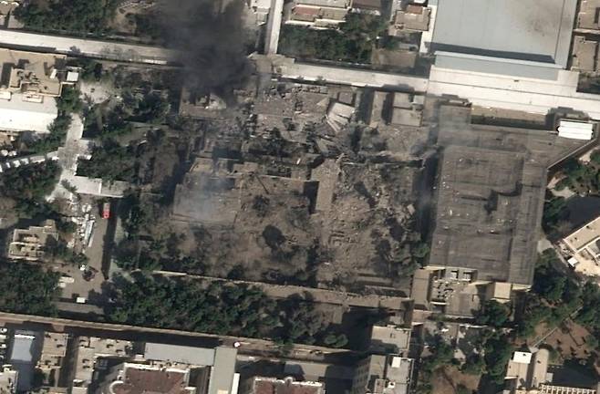 28일 미국과 이스라엘의 공습으로 초토화된 이란 최고 지도자 아야톨라 알리 하메네이의 테헤란 관저 모습. /로이터 연합뉴스