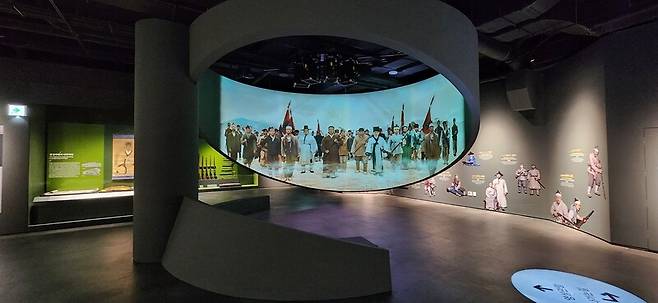 남도의병역사박물관 1전시실 내부.