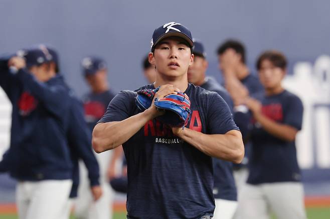 <yonhap photo-4413=""> WBC 평가전 앞두고 훈련 돌입한 김혜성 (오사카=연합뉴스) 임화영 기자 = 월드베이스볼클래식(WBC) 출전을 앞둔 한국 야구 대표팀 김혜성이 1일 일본 오사카 교세라돔에서 훈련을 하고 있다. 2026.3.1 hwayoung7@yna.co.kr/2026-03-01 14:50:49/ <저작권자 ⓒ 1980~2026 ㈜연합뉴스. 무단 전재 재배포 금지, AI 학습 및 활용 금지></yonhap>