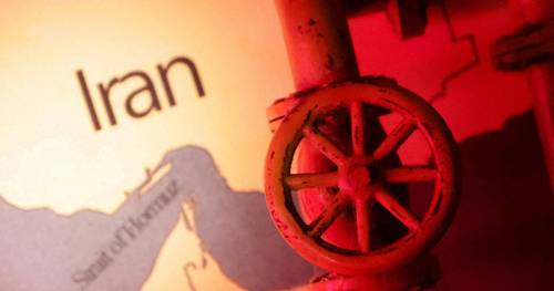 이란과 호르무즈 해협을 보여주는 지도 위에 송유관의 모습이 합성돼 있다. [로이터 = 연합뉴스