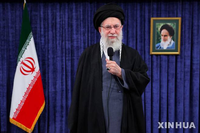 [테헤란=신화/뉴시스] 도널드 트럼프 미국 대통령이 아야톨라 알리 하메네이 이란 최고지도자가 사망했다고 직접 발표했다. 사진은 하메네이 최고지도자. 2026.03.01.