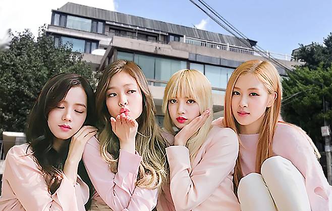 대형 기획사를 넘어 ‘스스로 시스템’이 된 블랙핑크 4인. 네이버부동산, YG엔터테인먼트
