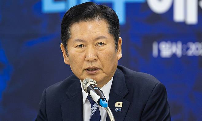 정청래 더불어민주당 대표가 2월 27일 대구 중구 2.28 민주운동기념회관에서 열린 현장최고위원회의에서 발언하고 있다. 더불어민주당 제공