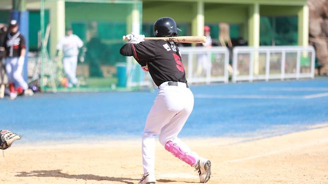 ▲ 울산 웨일즈의 전지훈련 연습경기에서 가장 돋보이는 타격을 선보인 변상권 ⓒ울산 웨일즈