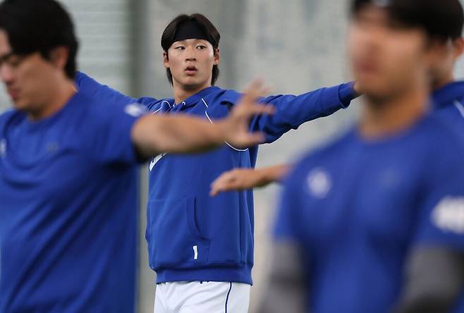 ▲ 이호성. 올해 삼성 라이온즈 필승조의 한 축을 맡을 것이라 예상됐던 투수 이호성이 스프링캠프 도중 오른쪽 팔꿈치에 이상을 느꼈다.&nbsp;이호성은 지난 2월 26일 귀국해 이튿날인 27일 한국 병원 4곳에서 정밀 검진을 실시했다. 오른쪽 팔꿈치 내측인대 부상으로 수술이 필요하다는 소견이 나왔다. 올해 마운드에 설 수 없을 전망이다. ⓒ삼성 라이온즈