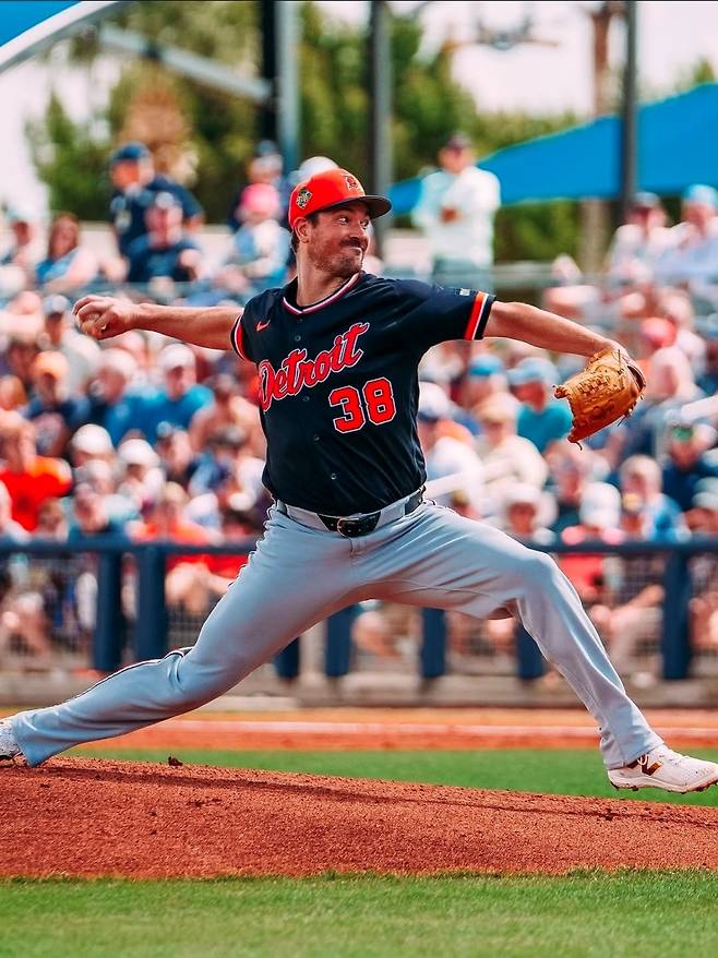 디트로이트 타이거즈 우완투수 드류 앤더슨이 1일(한국시간) 미국 플로리다주 포트 샬럿의 샬럿 스포츠 파크에서 열린 2026 미국 메이저리그(MLB) 탬파베이 레이스와의 시범경기에 선발 등판해 3이닝 4피안타 1볼넷 3탈삼진 무실점을 기록했다. 디트로이트 구단 공식 SNS