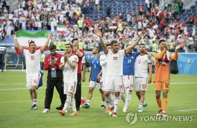 이란에 대한 미국과 이스라엘의 합동 공습 24시간이 되지 않아 이란 최고지도자 아야톨라 세예드 알리 하메네이가 사망한 가운데, 스포츠계도 혼란을 겪고 있다. 특히 오는 6월 캐나다와 미국, 멕시코가 공동개최하는 2026 국제축구연맹(FIFA) 월드컵에 이란이 참가 예정이어서 시선이 쏠리는 중이다. 이란은 불참할 가능성을 알리고 있다. 1일 스페인 유력 매체 마르카에 따르면, 메흐디 타즈 이란축구협회 회장은 이란 국영 방송을 통해 '미국의 공격으로 인해 월드컵 참가를 기대하긴 어려울 것 같다. 최종 결정은 대회 관계자들이 내려야 한다'고 밝혔다. 연합뉴스