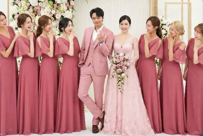 온라인 커뮤니티. 티파니 영 AI 웨딩사진