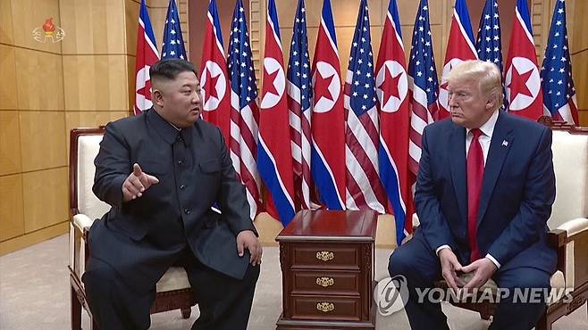 북한 기록영화가 소개한 판문점 북미정상회동 (서울=연합뉴스) 북한 조선중앙TV는 10일 '자주의 기치, 자력부강의 진로 따라 전진해온 승리의 해' 제목의 새 기록영화를 방영하고 김정은 국무위원장의 2019년 행적을 돌아봤다. 2019년 6월 30일 판문점 남측 자유의 집에서 회담하는 김 위원장과 도널드 트럼프 미국 대통령. 조선중앙TV 화면 캡처. 2020.1.10 
    [국내에서만 사용가능. 재배포 금지. For Use Only in the Republic of Korea. No Redistribution] nkphoto@yna.co.kr
