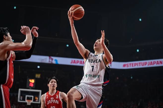 일본과의 경기에서 슛하는 이현중 [FIBA 제공. 재판매 및 DB 금지]