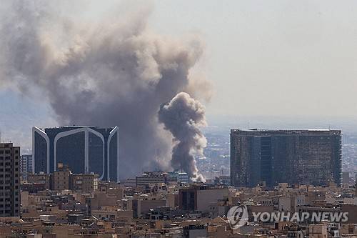 공습받은 테헤란 [FP 연합뉴스 자료사진. 재판매 및 DB 금지]