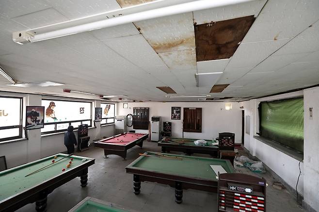 ▲ 포천 노곡리 공군 전투기 오폭 사고 1년여를 앞둔 가운데 사고 현장 인근 당구장이 방치되고 있다./김철빈 기자 narodo@incheonolbo.com