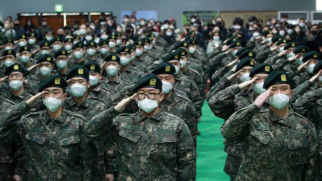 현역 입대 장병들.