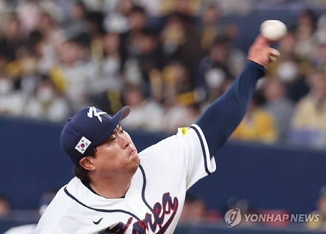 2일 일본 오사카 교세라돔에서 열린 월드베이스볼클래식(WBC) 평가전 한국 대표팀과 일본 프로야구 한신 타이거스와의 경기. 7회말 한국 류현진이 역투하고 있다. 사진=연합뉴스