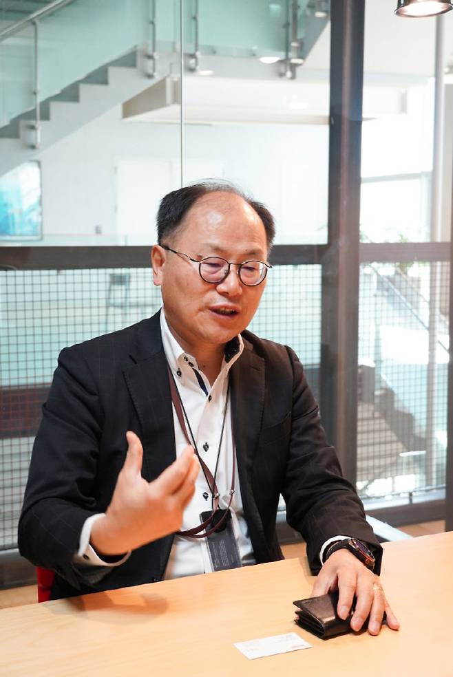 한일 IT 산업에 가교 역할을 해 온 염종순 이코퍼레이션닷제이피 대표(일본 메이지대 교수)가 26일 판교 NHN클라우드 사옥에서 이데일리와 만나 인터뷰를 진행하고 있다. (사진=NHN클라우드 제공)