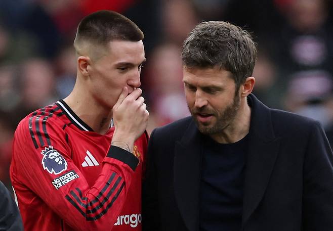 대화하는 캐릭 감독과 세슈코. 로이터연합뉴스