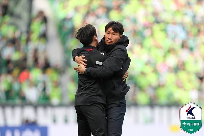 이영민(오른쪽) 감독. 사진 | 한국프로축구연맹