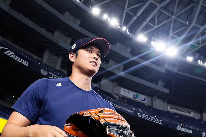 훈련 입장하는 오타니

    (오사카=연합뉴스) 임화영 기자 = 월드베이스볼클래식(WBC) 출전을 앞둔 일본 야구 대표팀 오타니 쇼헤이가 1일 일본 오사카 교세라돔에서 열린 훈련에 입장하고 있다. 2026.3.1

    hwayoung7@yna.co.kr

(끝)





<저작권자(c) 연합뉴스, 무단 전재-재배포, AI 학습 및 활용 금지>