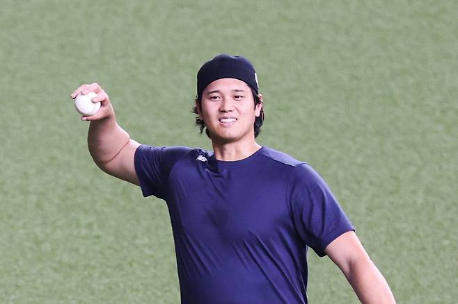 교세라돔 훈련 나선 오타니

    (오사카=연합뉴스) 임화영 기자 = 월드베이스볼클래식(WBC) 출전을 앞둔 일본 야구 대표팀 오타니 쇼헤이가 1일 일본 오사카 교세라돔에서 훈련하고 있다. 2026.3.1

    hwayoung7@yna.co.kr

(끝)





<저작권자(c) 연합뉴스, 무단 전재-재배포, AI 학습 및 활용 금지>