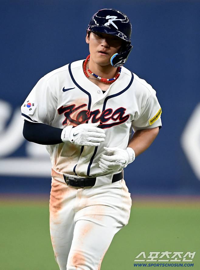 2일 일본 오사카 교세라돔에서 열린 WBC(월드베이스볼클래식) 한국 대표팀과 한신 타이거즈의 경기, 5회초 1사 한국 김도영이 동점 솔로홈런을 치고 베이스를 돌고 있다. 오사카(일본)=허상욱 기자wook@sportschosun.com/2026.03.02/