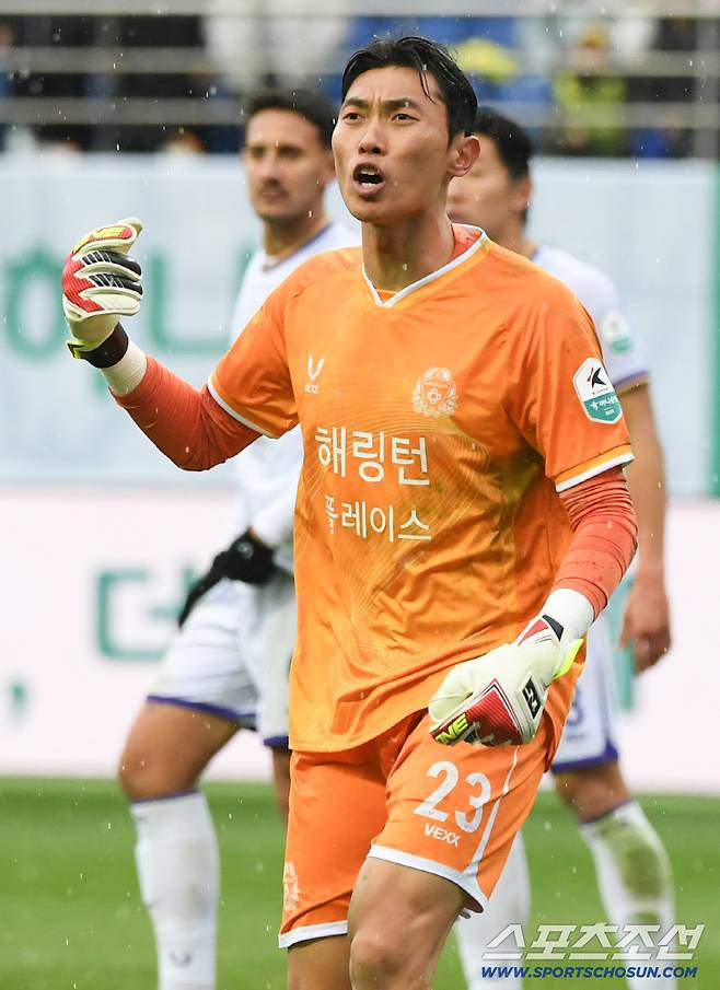 K리그1 대전하나시티즌과 FC안양의 경기가 2일 대전월드컵경기장에서 열렸다. 대전 김현욱 페널�K킥을 막아낸 안양 골키퍼 김정훈이 환호하고 있다. 대전=박재만 기자 pjm@sportschosun.com/2026.03.02/
