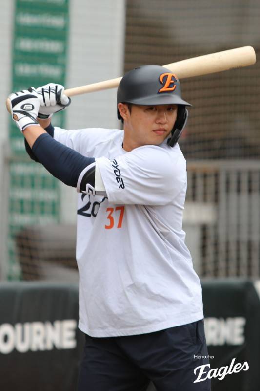 한화 이글스 이원석이 지난달 9일 호주 멜버른 전지훈련에서 열린 시범경기에서 타격하고 있다. 한화이글스 제공