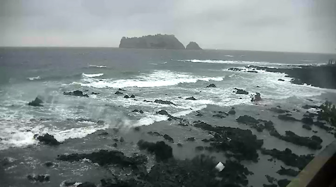 서귀포 앞바다 오전 7시 상황(제주도 재난안전본부 cctv)