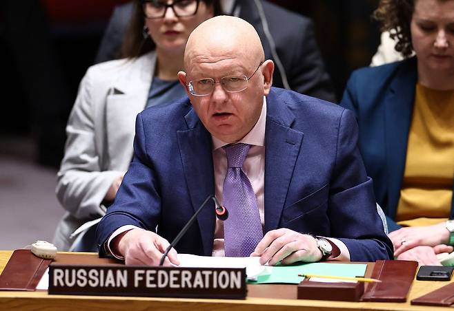 바실리 네벤냐 유엔 주재 러시아 대사가 지난달 28일 뉴욕 유엔 본부에서 열린 중동 정세에 관한 유엔 안전보장이사회 회의에서 연설하고 있다. AFP=연합뉴스