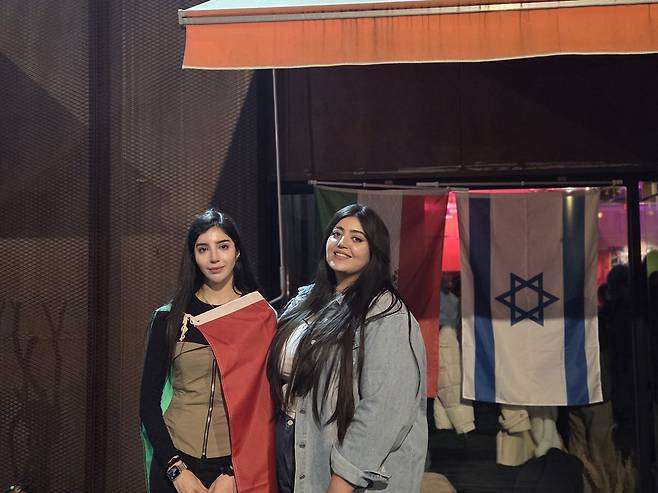 Iranian students Niusha Shariloo, left, and Kiana, speak during an interview with the JoongAng Ilbo in Seongdong District, eastern Seoul, on March 1. [OH SAM-GWON]