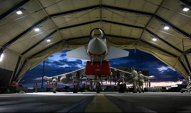 1일(현지시간) 리마솔에 있는 영국 아크로티리 공군 기지에서 강력한 폭발음이 들렸다고 데일리메일이 보도했다. 데일리메일캡처