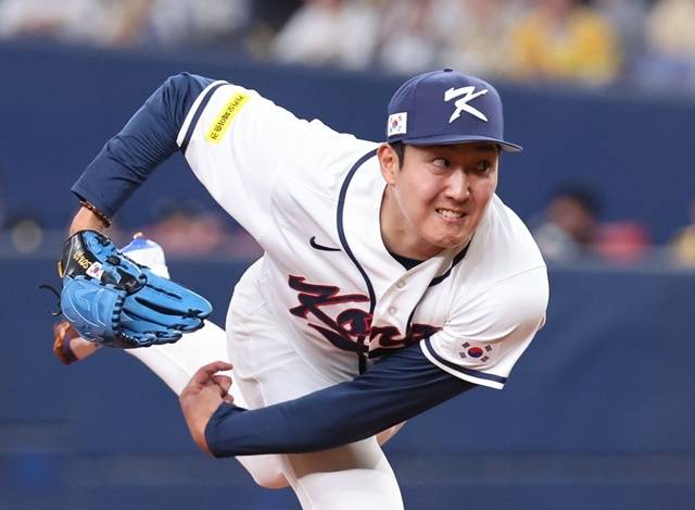 2일 일본 오사카 교세라돔에서 열린 월드베이스볼클래식(WBC) 평가전 한국 대표팀과 일본 프로야구 한신 타이거스와의 경기. 4회말 한국 손주영이 역투하고 있다. 사진=연합뉴스