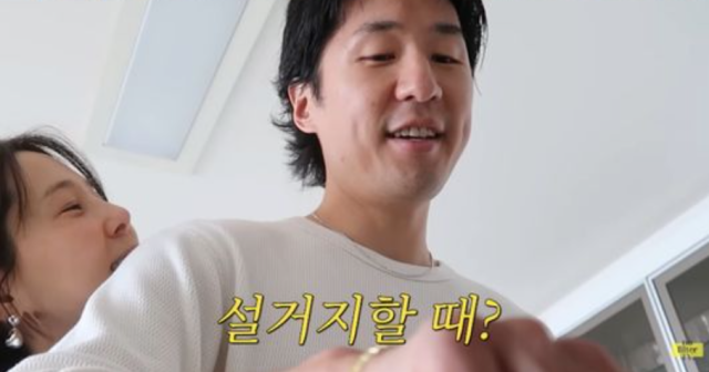 지난 1일 유튜브 채널 ‘김나영의 nofilterTV’에는 나영이네 가족의 단란한 일상과 일, 사랑이 모두 담긴 브이로그 영상이 공개됐다. 방송인 김나영과 남편 마이큐./ ‘김나영의 nofilterTV’