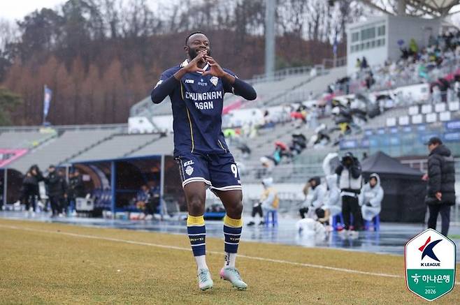 [서울=뉴시스]K리그2 충남아산 은고이. (사진=한국프로축구연맹 제공)
