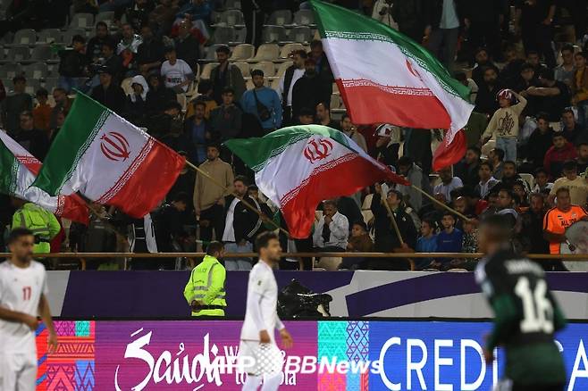 이란 축구 대표팀을 응원하는 팬들의 모습. /AFPBBNews=뉴스1