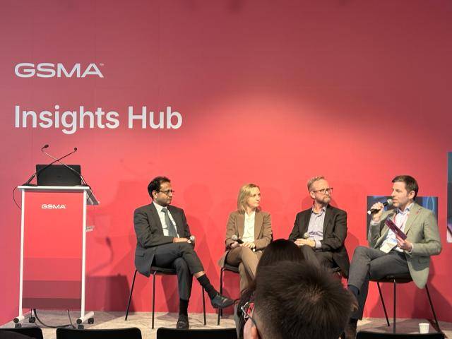 MWC 2026 GSMA 세미나에 참석자들이 "5G의 불편한 진실: 어떻게 돈을 벌 것인가?"라는 주제로 토론을 하고 있다. [사진=최연재 기자]