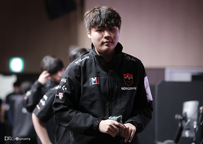 신짜오-제이스로 상대를 휘저은 농심이 2세트도 승리했다.