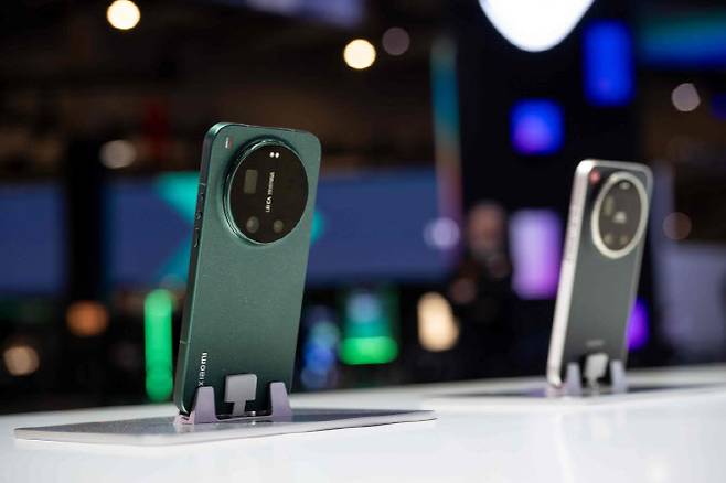 MWC26 샤오미 전시장에 샤오미 17 울트라(Xiaomi 17 Ultra)가 전시돼 있다.(사진=샤오미코리아)