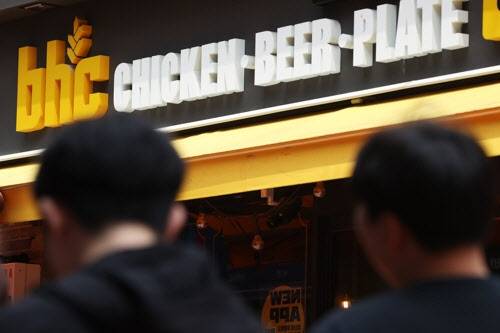 'bhc, 점주가 치킨 가격 정한다'