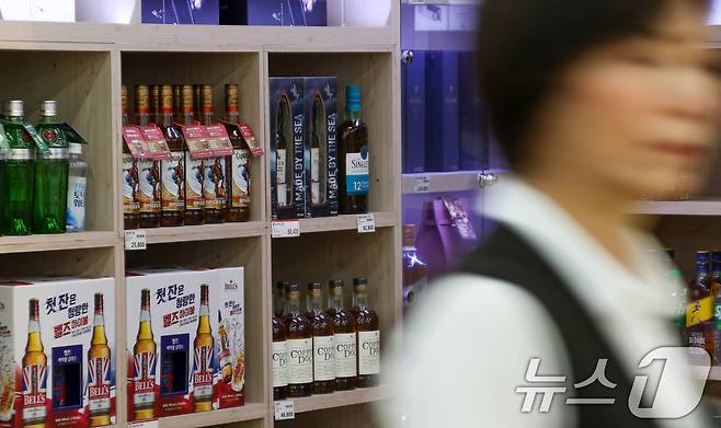 대형마트에 진열된 위스키 모습. 2024.7.23 ⓒ 뉴스1 김성진 기자