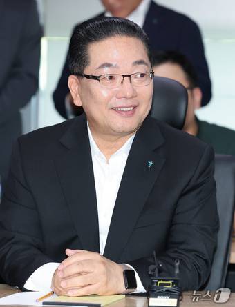 이호성 하나은행장이 18일 충남 아산 디와이오토에서 열린 수출공급망 강화 금융지원 간담회에 참석해 인사말을 하고 있다. 2025.8.18 ⓒ 뉴스1 김기태 기자