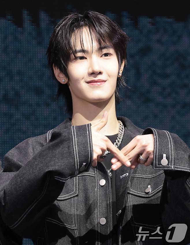 TUNEXX(튜넥스) 아틱이 3일 서울 광진구 예스24라이브홀에서 가진 첫 번째 미니앨범 ‘SET BY US ONLY(셋 바이 어스 온리)’ 쇼케이스에서 포즈를 취하고 있다. 2026.3.3 ⓒ 뉴스1 권현진 기자