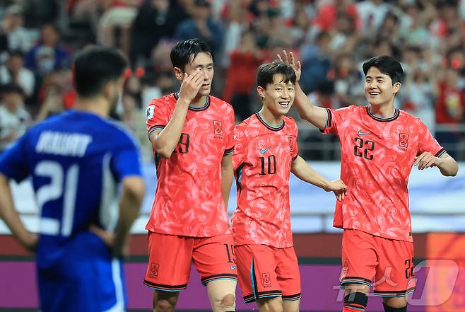 득점 후 기뻐하는 이재성(가운데)2025.6.10 ⓒ 뉴스1 김진환 기자