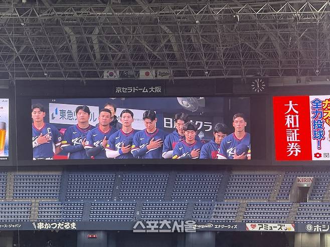 대표팀 선수단이 애국가 제창을 하고 있다. 오사카 | 박연준 기자 duswns0628@sportsseoul.com