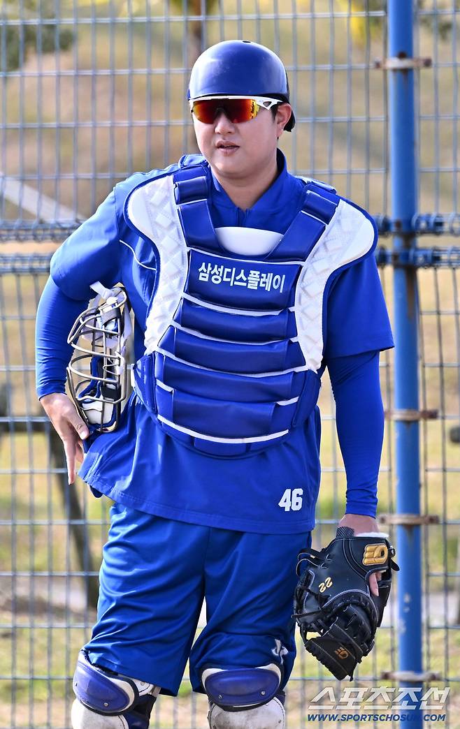 20일 일본 오키나와 온나손 아카마 구장에서 열린 대한민국 야구 대표팀과 삼성 라이온즈의 평가전, 장승현이 수비 훈련을 하고 있다. 오키나와(일본)=박재만 기자 pjm@sportschosun.com./2026.02.20/