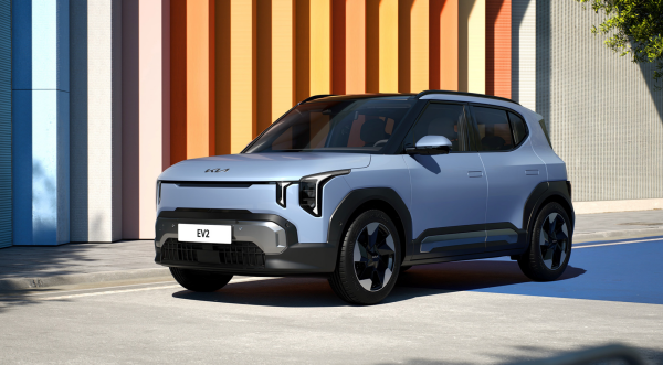 EU가 전기차 등 친환경차 보조금 지급 기준에 '역내 생산 비율 70%' 요건을 도입하는 방안을 검토하고 있다. 사진은 기아가 유럽 맞춤형 모델로 선보인 전기차 '더 기아 EV2'. /기아