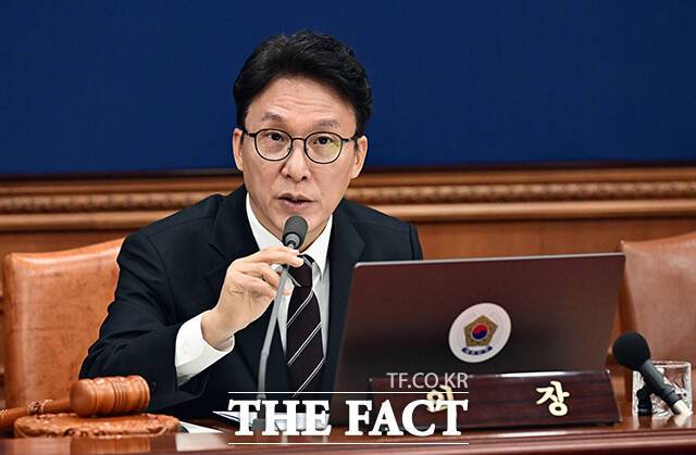 김민석 국무총리가 3일 오전 서울 종로구 정부서울청사에서 열린 국무회의에 참석해 모두발언을 하고 있다. /임영무 기자