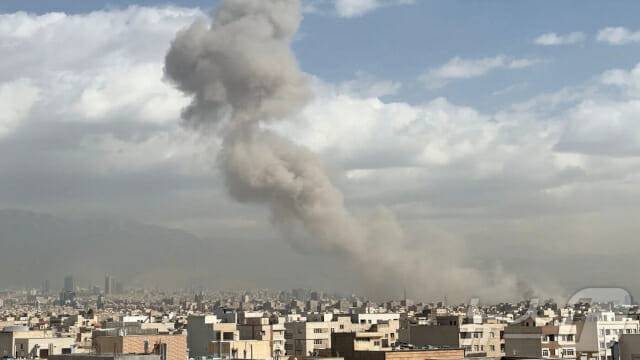 이스라엘이 이란에 대한 공격을 공식화한 가운데 이란 수도 테헤란에 28일 연기가 치솟고 있다. 2026.2.28 (사진=로이터/뉴스1)