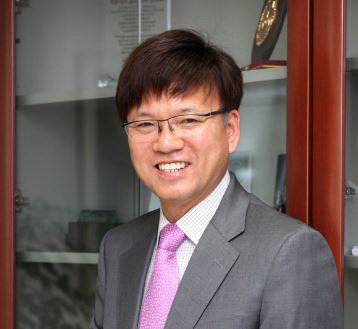 이규연 홍보소통수석이 2일 청와대 춘추관에서 브리핑을 열고 규제합리화위원회 부위원장에 이병태 KAIST 경영공학부 명예교수를 위촉했다고 밝혔다. 청와대 제공