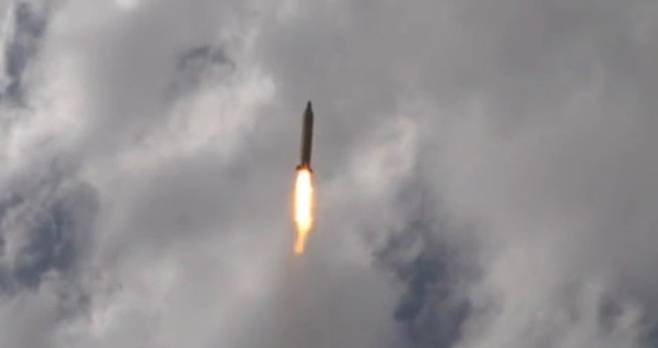 이란이 이스라엘을 향해 미사일을 발사하는 장면을 공개했다. 텔레그램